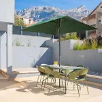 Lasta - Private Parking X2 Makarska