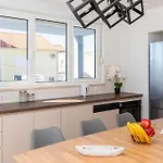 Lasta - Private Parking X2