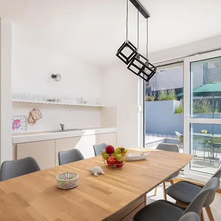 Lasta - Private Parking X2 Apartment