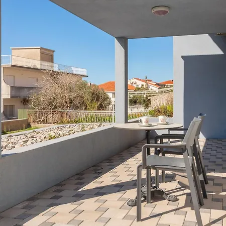 Lasta - Private Parking X2 Apartament *