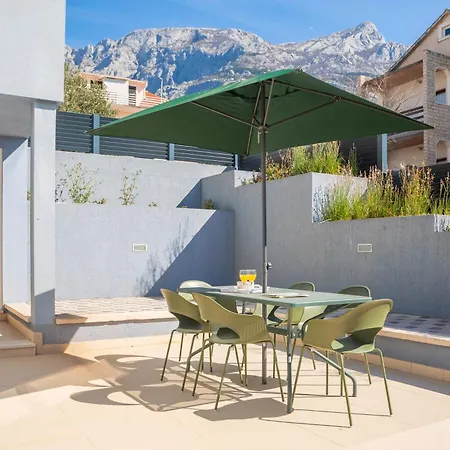 Lasta - Private Parking X2 Makarska