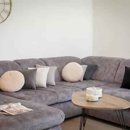 Lasta - Private Parking X2 Apartament