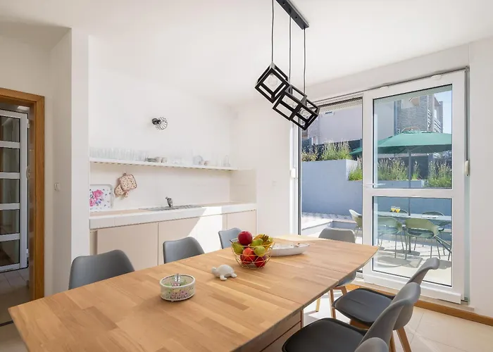 Lasta - Private Parking X2 Apartment