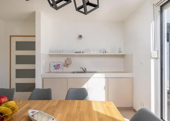 Apartment Lasta - Private Parking X2 *