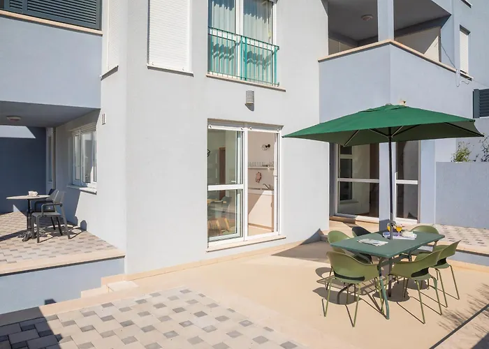 Lasta - Private Parking X2 Makarska