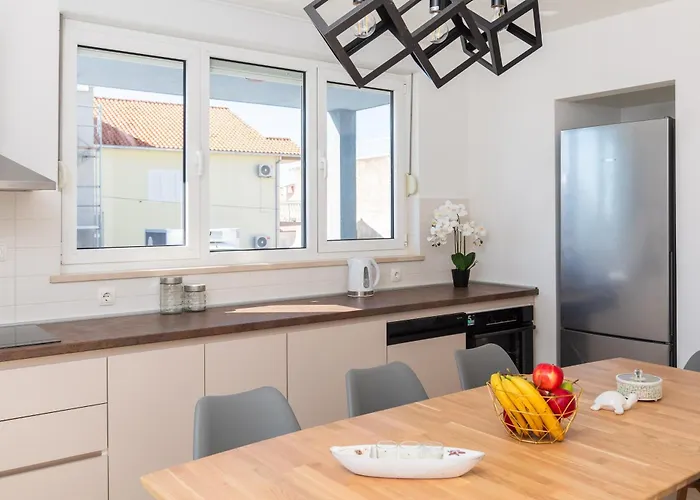 Lasta - Private Parking X2