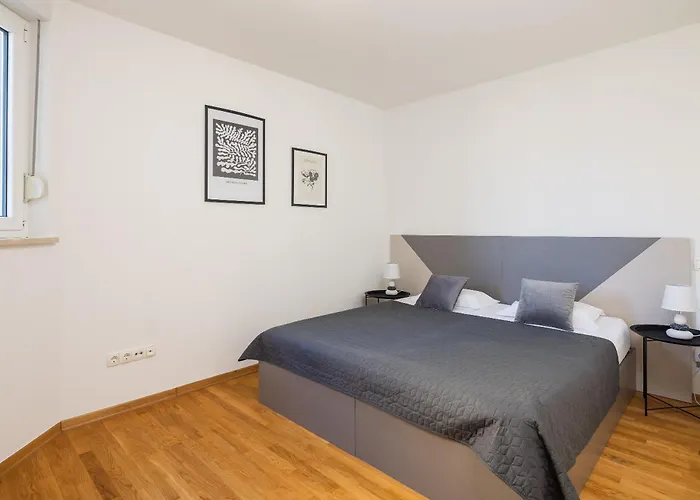 Lasta - Private Parking X2 Apartment