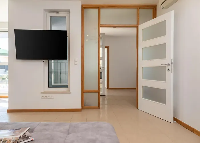 Lasta - Private Parking X2