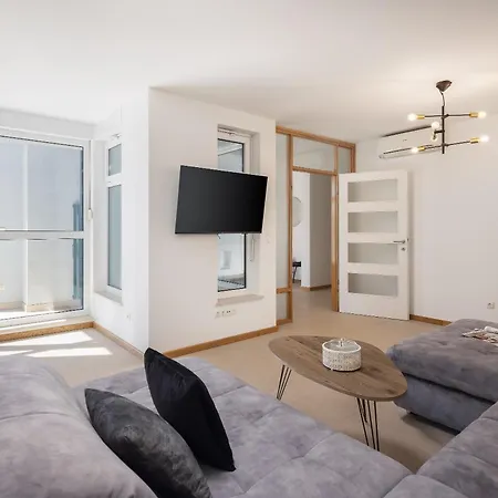 Lasta - Private Parking X2 *