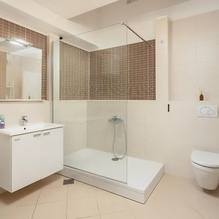 Lasta - Private Parking X2 Apartment *