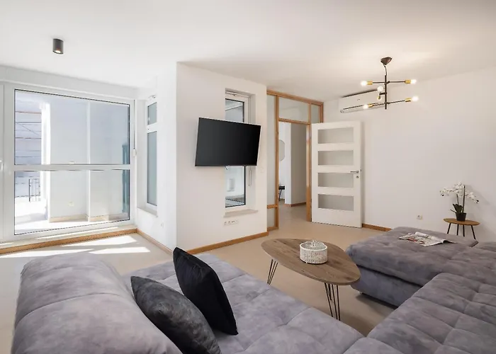 Lasta - Private Parking X2 *