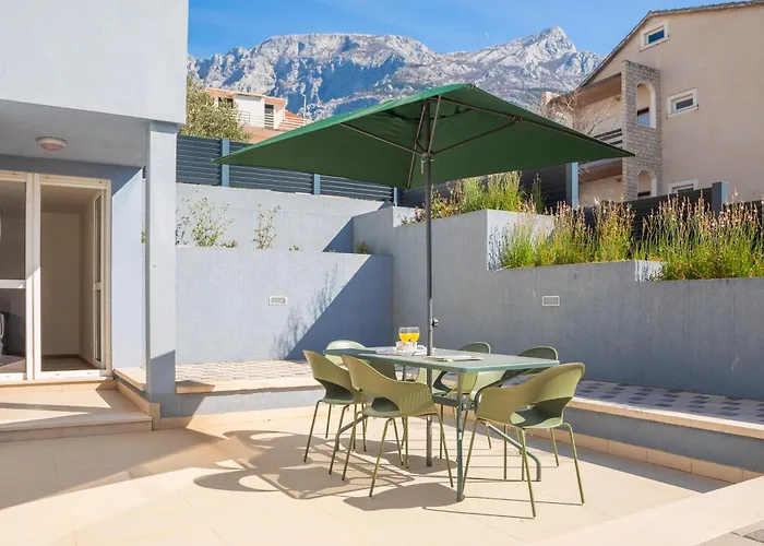 Lasta - Private Parking X2 Makarska