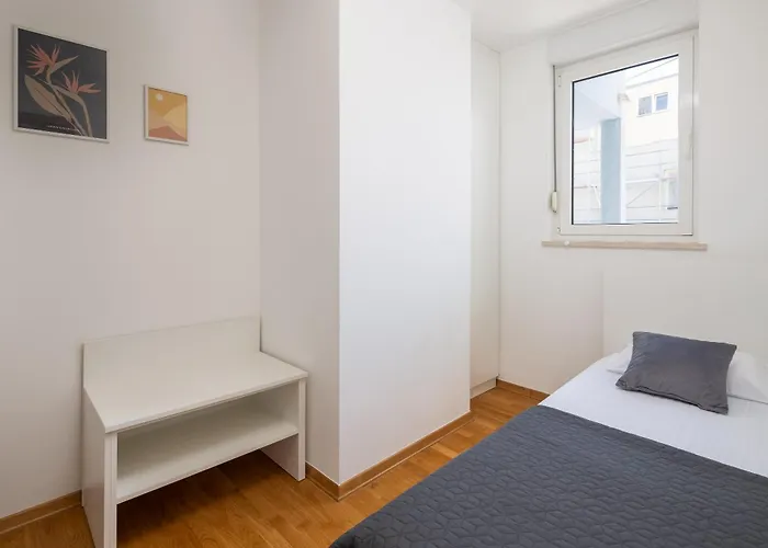 Lasta - Private Parking X2 Makarska